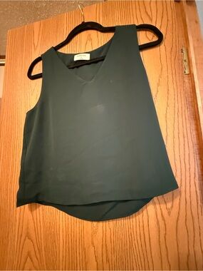 Babaton Deep Green V-Neck Sleeveless Camisole